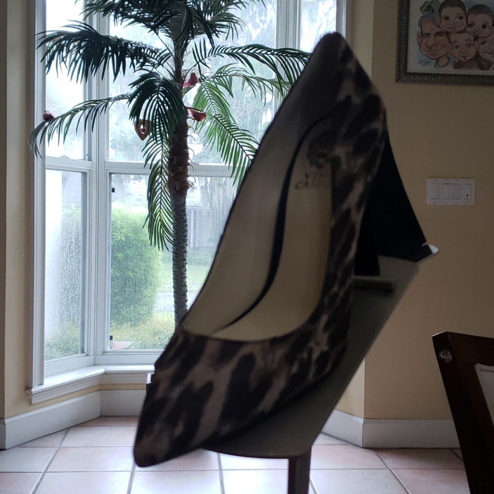 Vince Camuto 7M - Picture 3 of 3